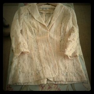 Delicate tailored 3/4 sleeve lace blazer