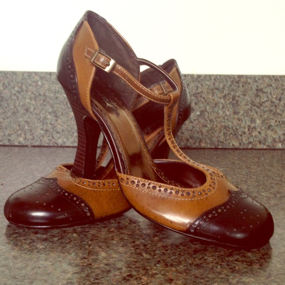 Cognac/drk brown heels with adjustable T strap