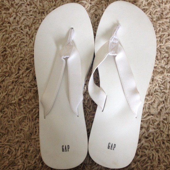 Gap white flip flops