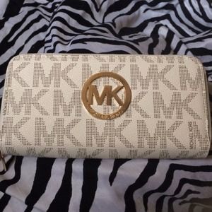 Vanilla wallet double zipper