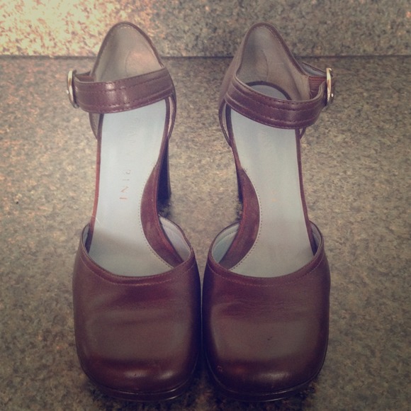 Brown Mary Janes with side buckle