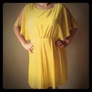 ❤️sold❤️ Summery yellow dress with flutter sleeves