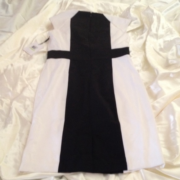 Calvin Klein tight fit white/black dress - Picture 3 of 4