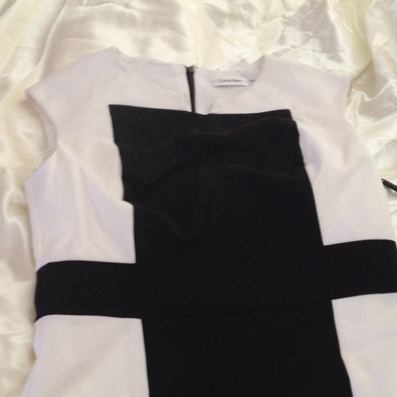 Calvin Klein tight fit white/black dress - Picture 4 of 4