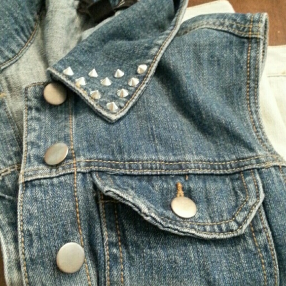 Vest - Picture 2 of 2