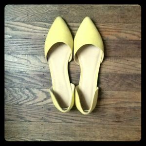 Yellow pointed flats