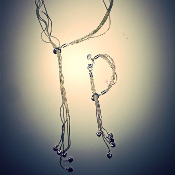 Choker with falling Hearts