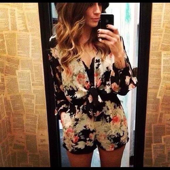Deep v neck floral romper black