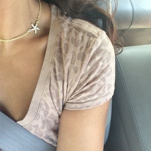 Gold starfish short necklace 😍 OBO