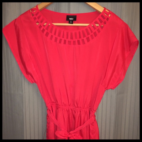 Pink Dress With Cut Out Collar - Picture 4 of 4