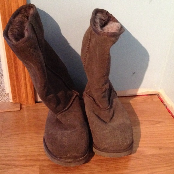 Grey boots
