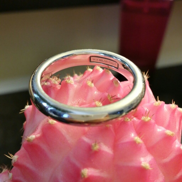 14K white gold band ring
