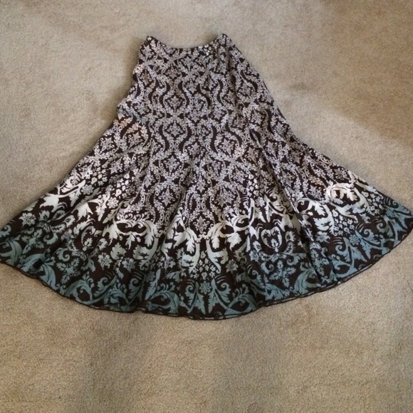 Ornate Patterned Flared Linen Skirt. Size 6 - Picture 3 of 4