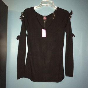 Bebe 2b cut out top with bows