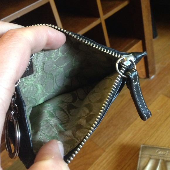 SOLD. COACH black leather card and key wallet - Picture 4 of 5