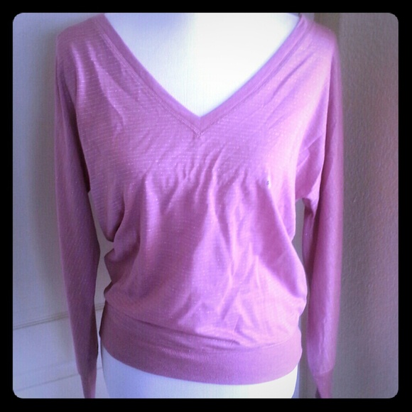 3 A&E V-neck