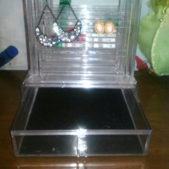 Acrylic earring holder just like new