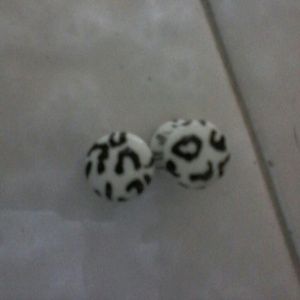 00 leopard plugs