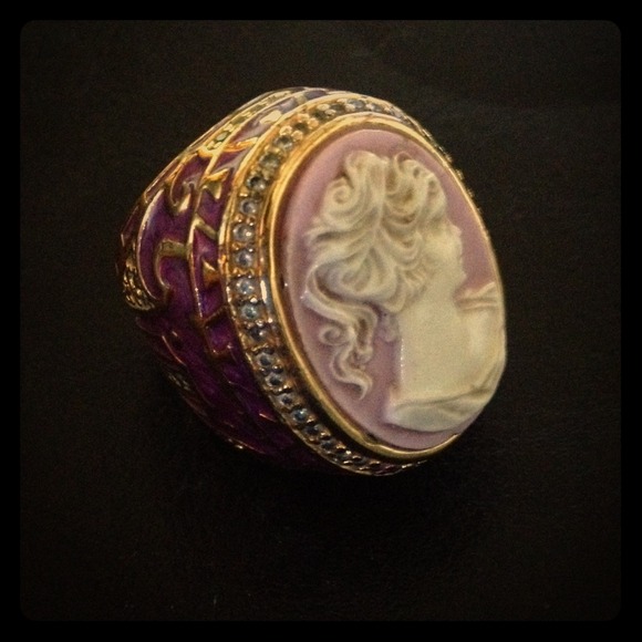 Lauren G Adams , ring