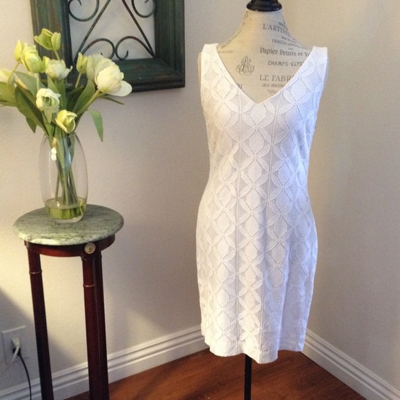 ❌SOLD❌Gorgeous white Banana Republic Dress!