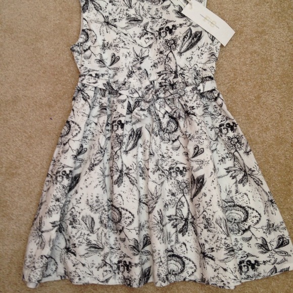 Dress - Picture 2 of 3