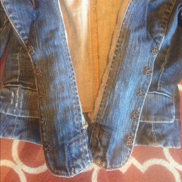Denim Cropped Jacket - Picture 3 of 4