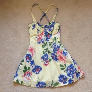 ❌ Traded ❌ Yellow floral dress