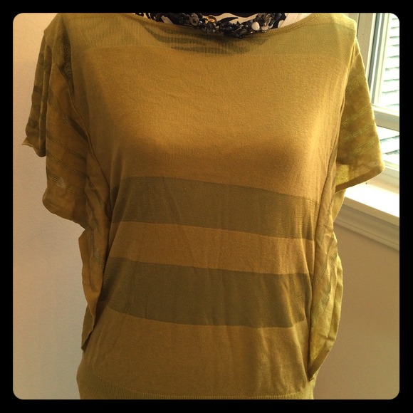 📚 2/$12 The Limited Olive Top