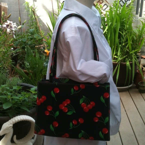 New black/cherries bag