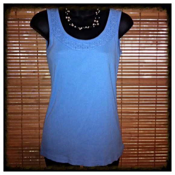 💐NWOT💐 Beautiful Blue Eyelet Tank💐