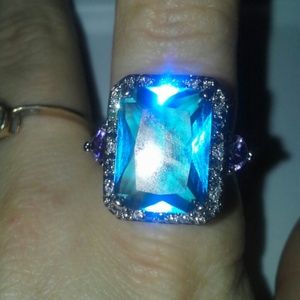 Gorgeous blue ring