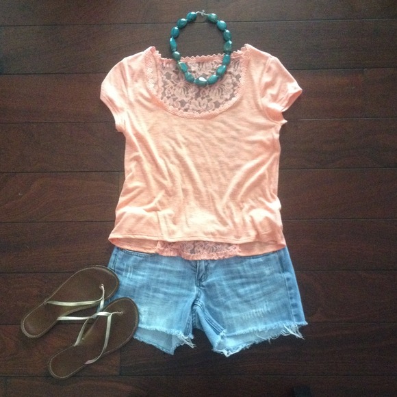 Tops - ❤️HOST PICK❤️ 6/27 hi/lo top with lace back panel