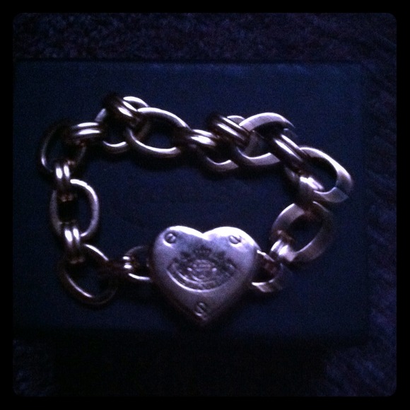 Juicy culture bracelet w/free body powder scented!