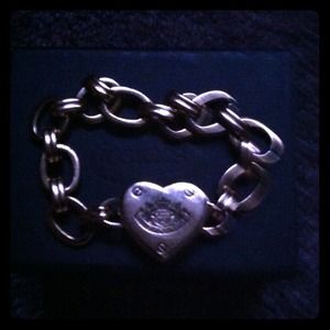 Juicy culture bracelet w/free body powder scented!