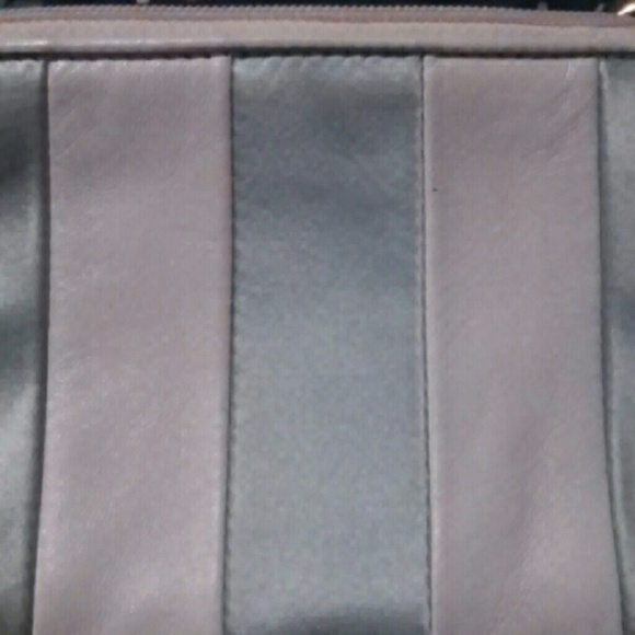 SOLD. AUTHENTIC COACH wristlet. - Picture 2 of 3