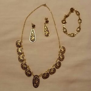 PRiCE REDUCED!!!! Jewerly set