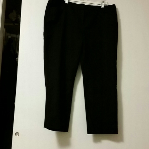 Black capris