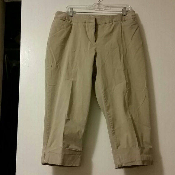 Chicos cuffed capris size 3 (14/16)