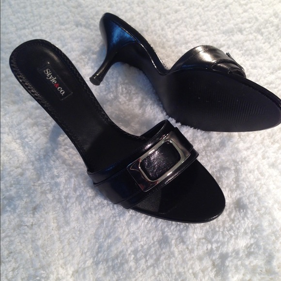 Was $15 Size 9.5 Style & Co. Sandals
