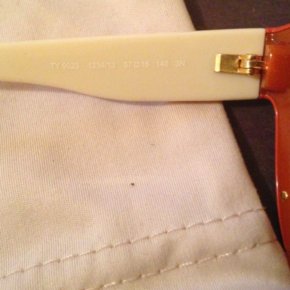 ✋ SOLLD?Authentic Tory burch sunnies, no case