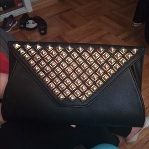 ⛔️SOLD SOLD ⛔️Beautiful clutch/bag with gold studs