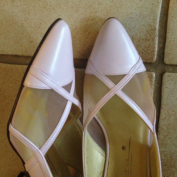 Pale pink luster marquis style sling back shoe - Picture 3 of 6