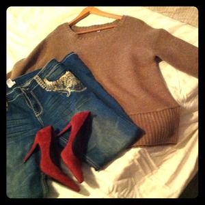 J.Jill scoop neck sweater in beige. 80% wool.