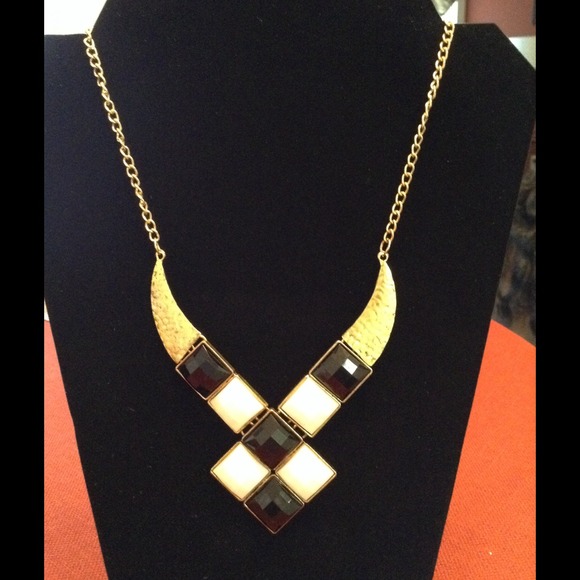 Black/White Necklace