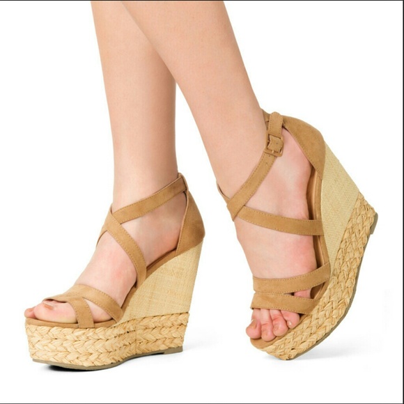 *For Patty* BRAND NEW Cambria Wedges