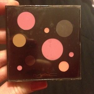 MAC hocus focus blush/highlight pallet