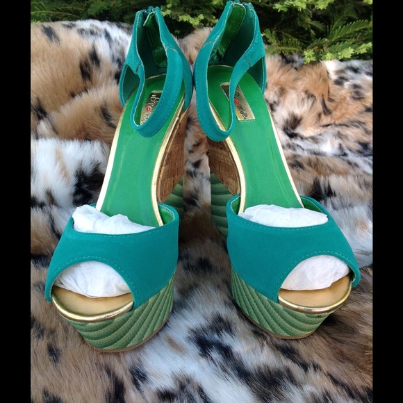 Teal Cork Wedges. Love the zipper on the back heel - Picture 3 of 4