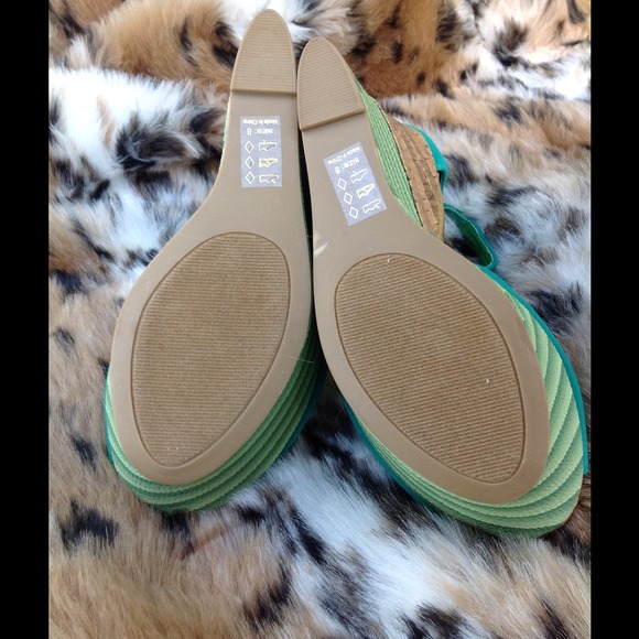Teal Cork Wedges. Love the zipper on the back heel - Picture 4 of 4