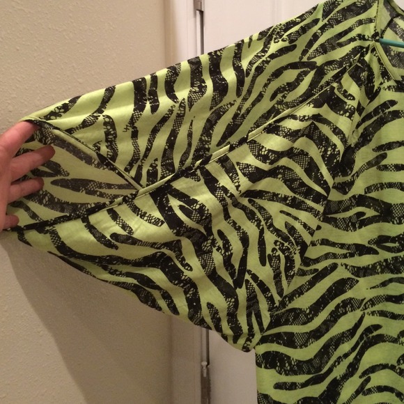 📫TRADED Plus size zebra print top - Picture 3 of 3