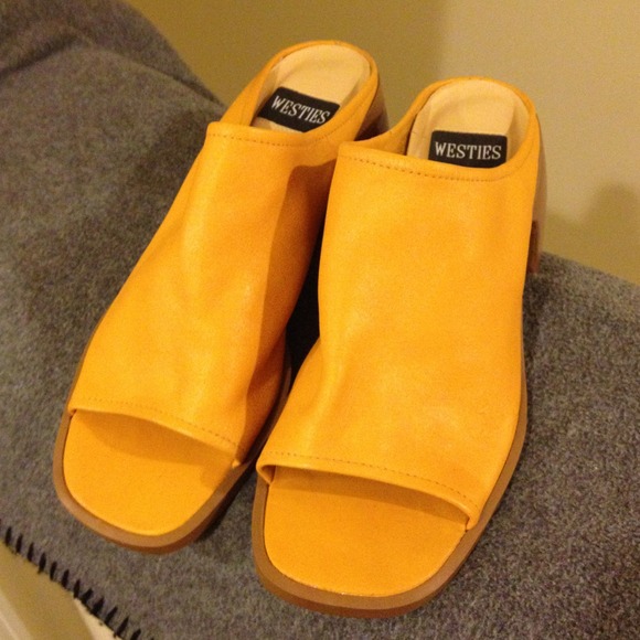 Leather mules